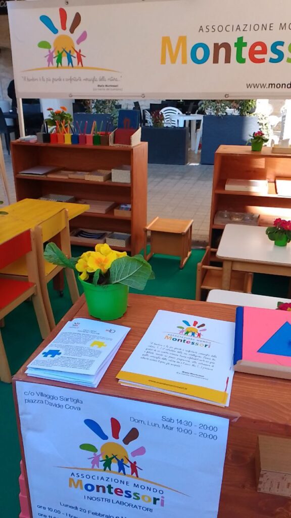 Stand dell'Associazione Mondo Montessori di Oristano, allestito in occasione della Sartiglia 2023