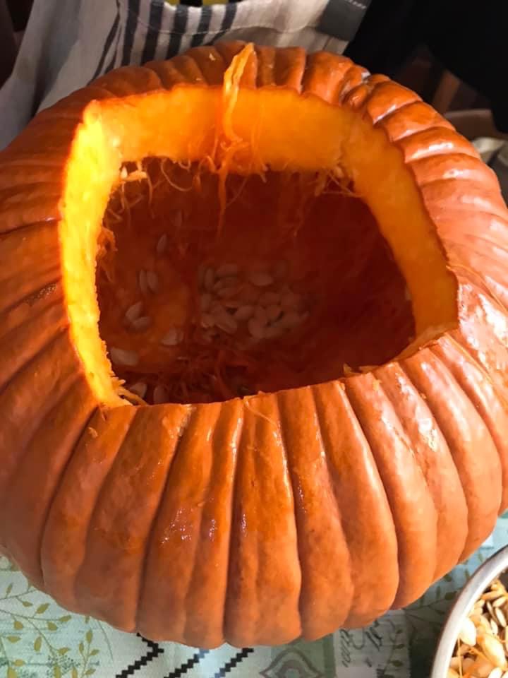 Una zucca di Halloween scavata